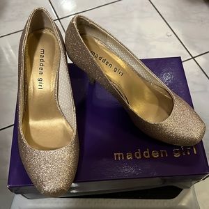 Madden girl Getta multi (gold glitter) size 7 1/2.